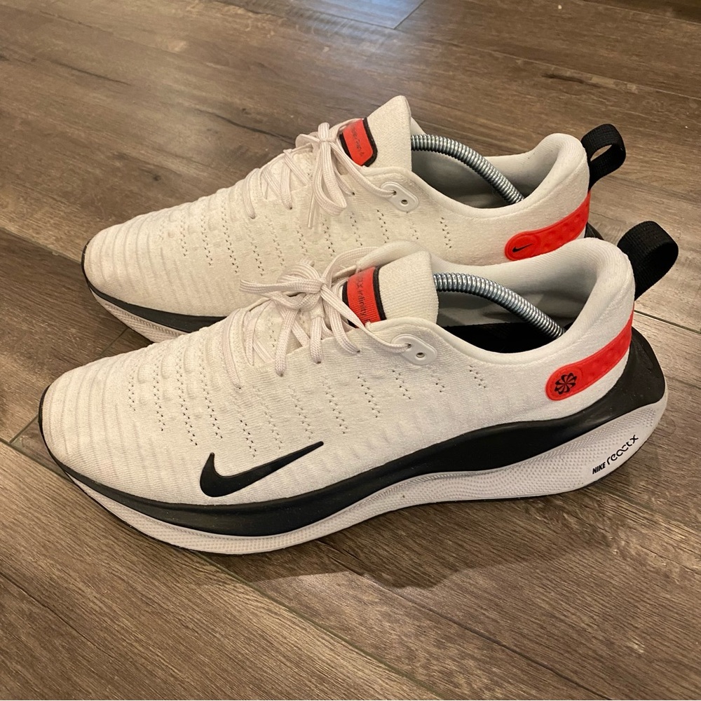 Nike White and Black Athletic Shoes with Red Accents